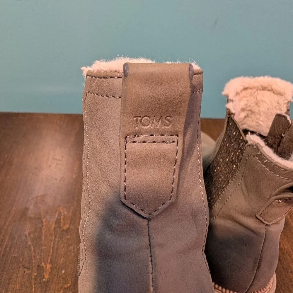 Toms color brownish